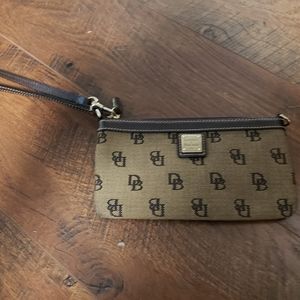 Dooney and Bourke clutch